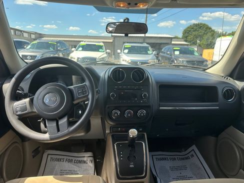 Used 2014 Jeep Patriot Sport FWD image 9