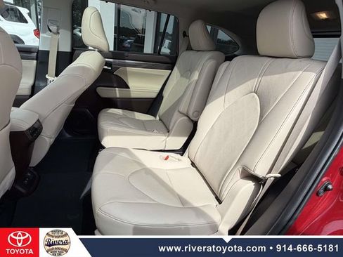 Used 2021 Toyota Highlander Platinum AWD/4WD image 16