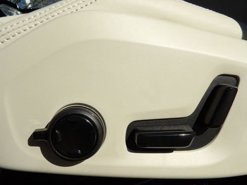 New 2026 Volvo XC60 B5 Ultra w/ Protection Package Premier image 15