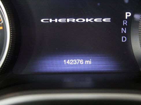 Used 2016 Jeep Cherokee Limited w/ Technology Group image 18