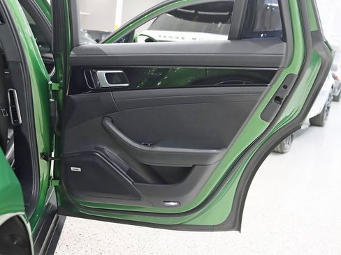 Used 2020 Porsche Panamera image 35