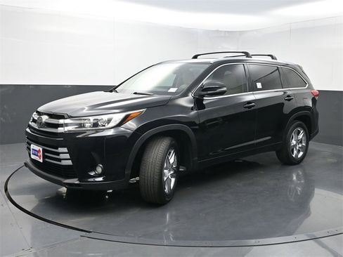 Used 2018 Toyota Highlander Limited image 23