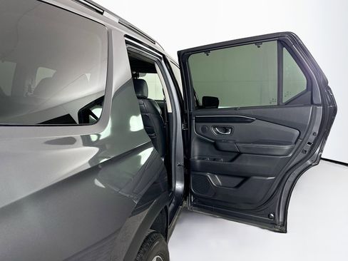 Used 2025 Honda Pilot Elite image 34
