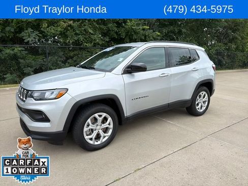 Used 2024 Jeep Compass Latitude AWD/4WD image 1