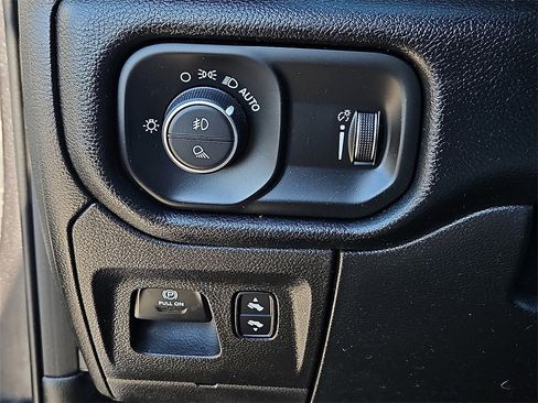 Used 2021 RAM 1500 Lone Star image 25