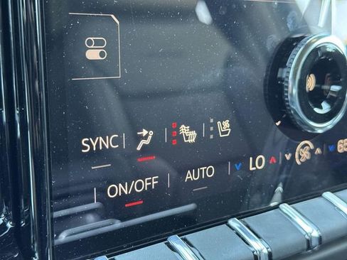 New 2026 GMC Yukon Denali w/ Denali Reserve Package image 17