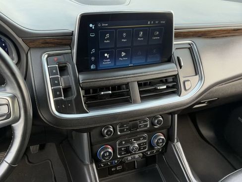 Used 2023 Chevrolet Suburban Premier image 18