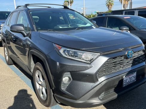 Used 2021 Toyota RAV4 XLE w/ Convenience Package AWD/4WD image 3