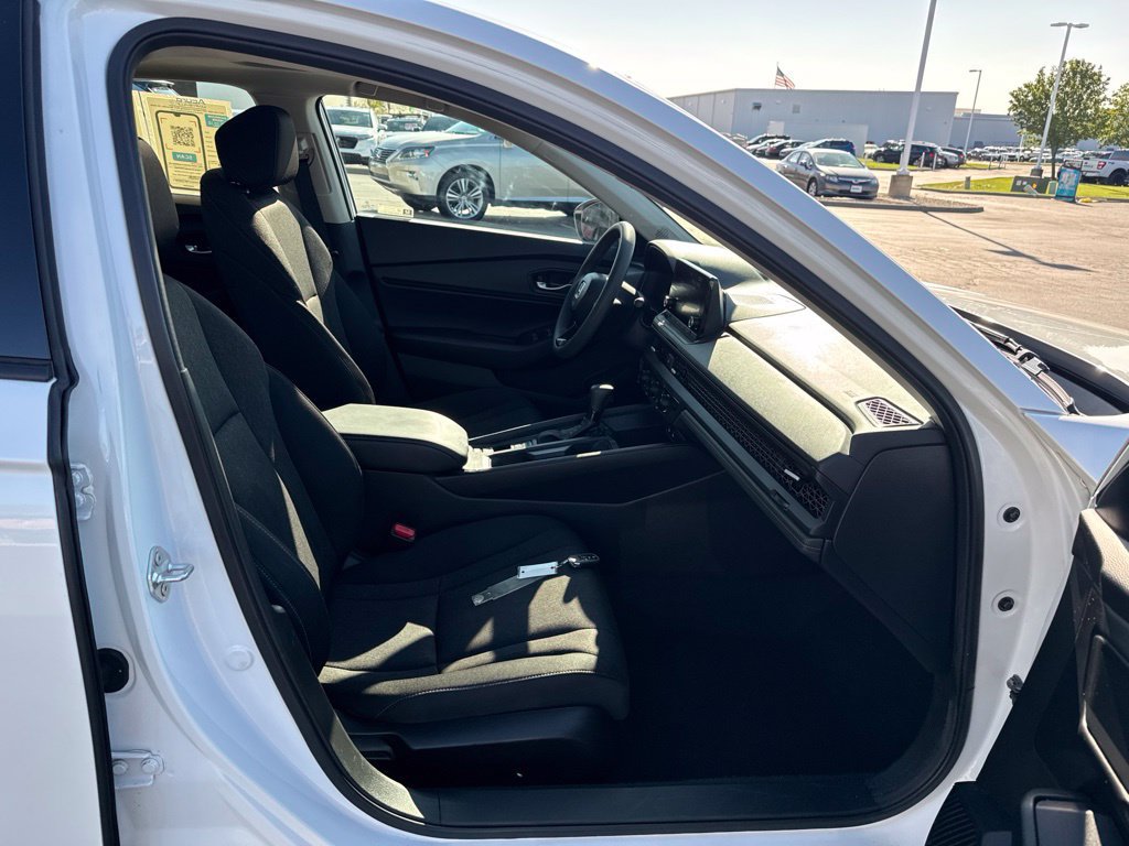 Used 2025 Honda Accord SE image 34