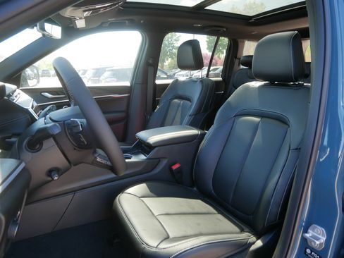 New 2026 Jeep Grand Cherokee Limited w/ Luxury Tech Group II AWD/4WD image 5