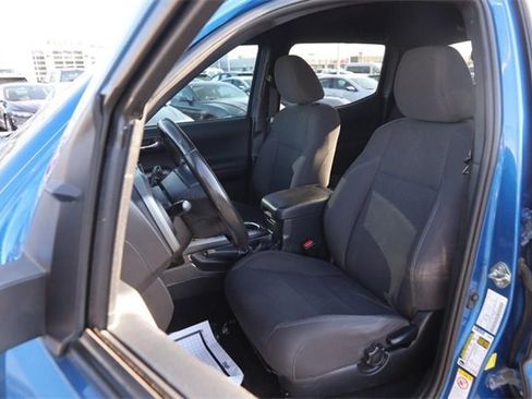 Used 2018 Toyota Tacoma TRD Off-Road image 10