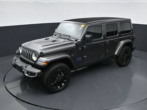Used 2025 Jeep Wrangler Unlimited Sahara w/ Safety Group AWD/4WD image 31