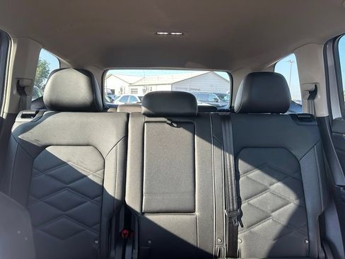 Used 2025 Volkswagen Atlas SE AWD/4WD image 34