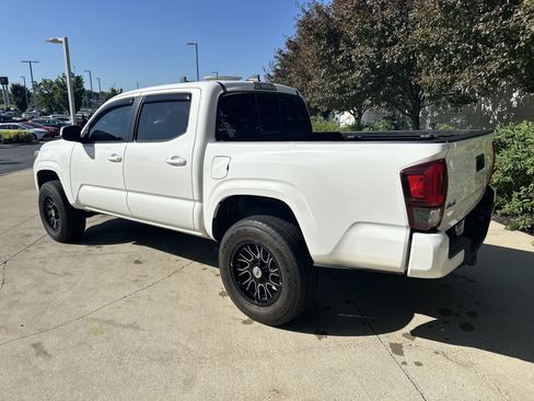 Used 2018 Toyota Tacoma SR w/ SR Convenience Package AWD/4WD image 7