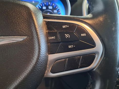 Used 2018 Chrysler 300 Touring AWD/4WD image 22