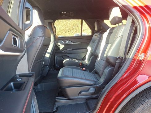 Used 2025 Ford Explorer ST-Line image 10