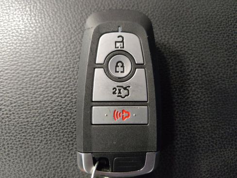 Used 2019 Ford Fusion SE FWD image 32