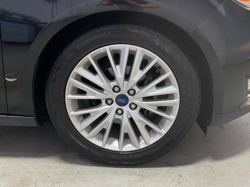 Used 2017 Ford Focus Titanium w/ Titanium Technology Package FWD image 11