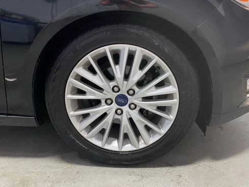 Used 2017 Ford Focus Titanium w/ Titanium Technology Package FWD image 11
