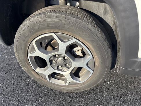 Used 2022 Jeep Compass Trailhawk w/ Trailhawk Convenience Group image 8