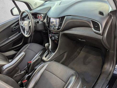 Used 2022 Chevrolet Trax LT w/ LT Convenience Package image 20