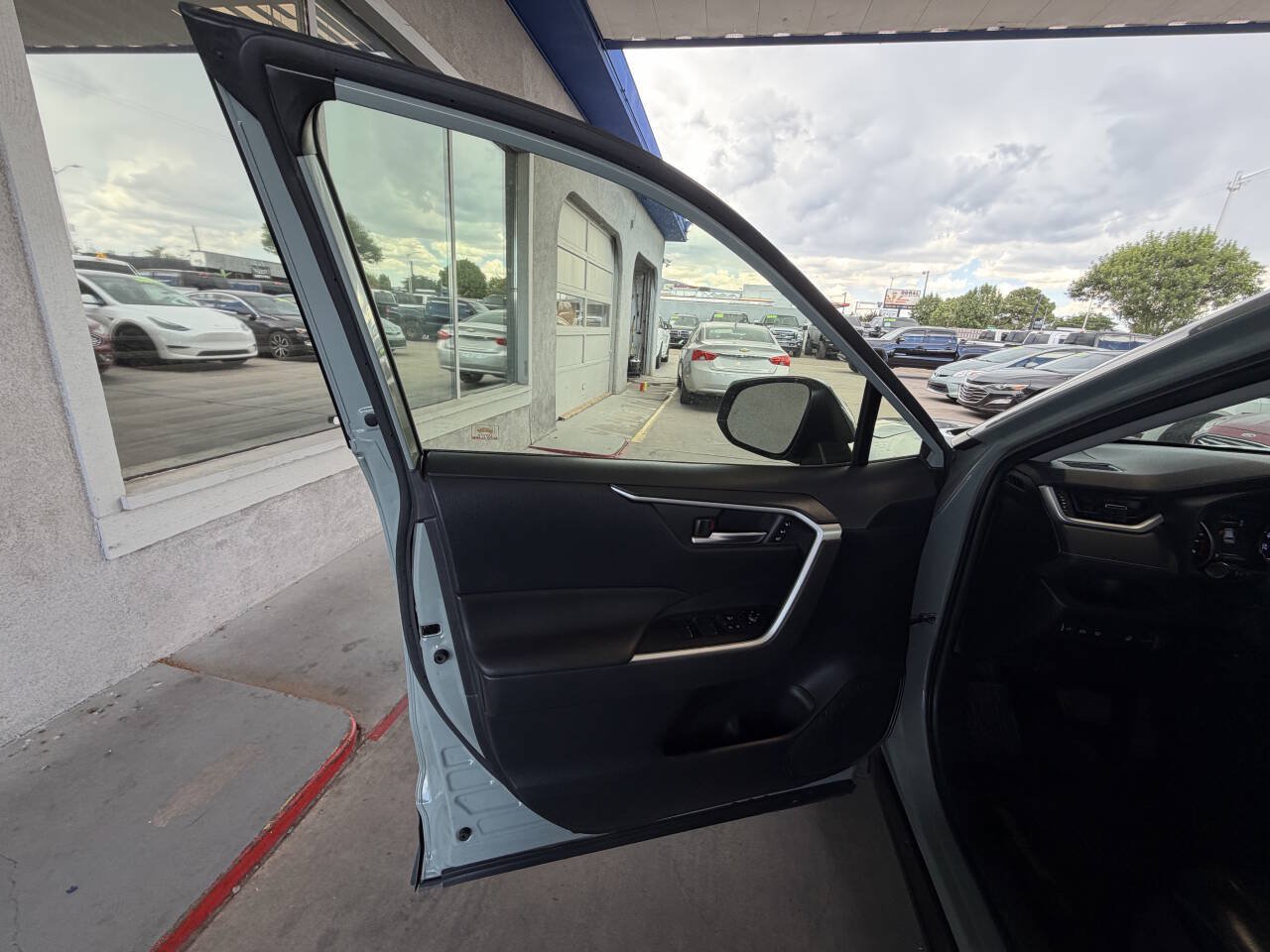 Used 2019 Toyota RAV4 XLE Premium w/ Advanced Technology Package AWD/4WD image 11