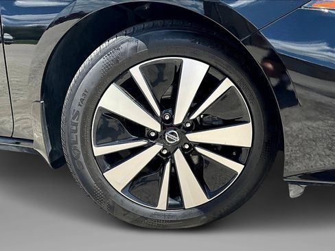 Used 2022 Nissan Altima 2.5 SV w/ SV Premium Package image 9