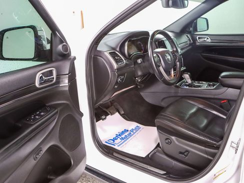 Used 2019 Jeep Grand Cherokee Limited AWD/4WD image 3