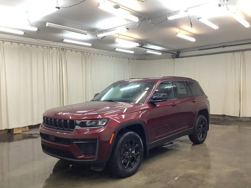 New 2026 Jeep Grand Cherokee Altitude AWD/4WD image 1