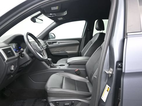 Used 2022 Volkswagen Atlas Cross Sport SE FWD image 16