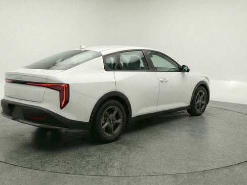 Used 2025 Kia K4 FWD image 9