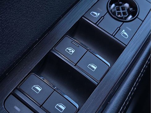 Used 2024 Nissan Rogue SV image 17