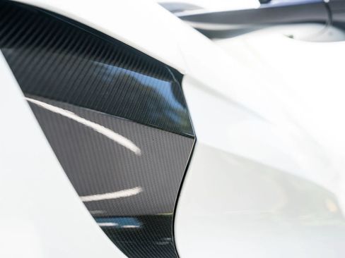 Used 2019 Aston Martin V8 Vantage Coupe RWD image 18