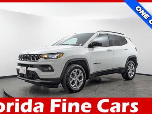 Used 2024 Jeep Compass Latitude AWD/4WD image 1