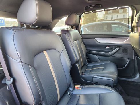 Used 2025 MAZDA CX-90 3.3 Turbo S w/ Premium Package image 17