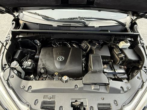 Used 2019 Toyota Highlander LE AWD/4WD image 27