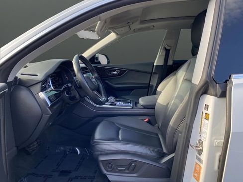 Used 2021 Audi Q8 Premium w/ Convenience Package image 4