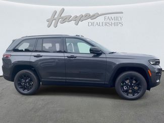 New 2025 Jeep Grand Cherokee Altitude video 3