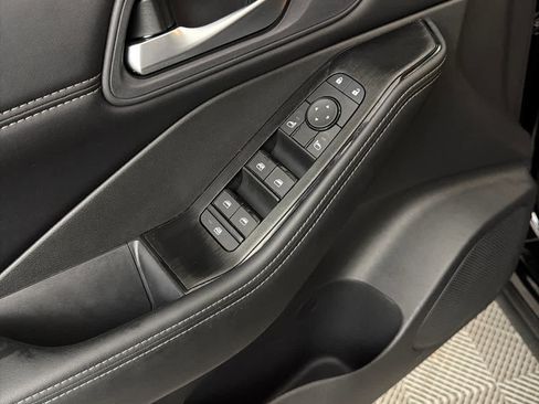 Used 2025 Nissan Rogue SV w/ SV Premium Package image 23