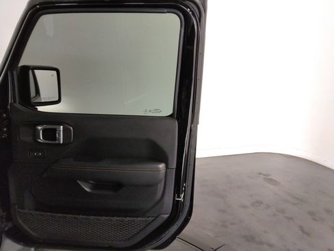 Used 2021 Jeep Gladiator Overland image 45