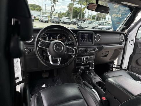 Used 2019 Jeep Wrangler Unlimited Sahara w/ Dual Top Group AWD/4WD image 35