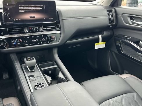 New 2026 Nissan Pathfinder Platinum w/ Lighting Package AWD/4WD image 24
