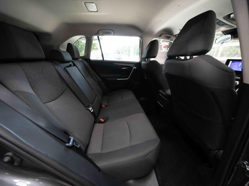 Used 2025 Toyota RAV4 XLE AWD/4WD image 25