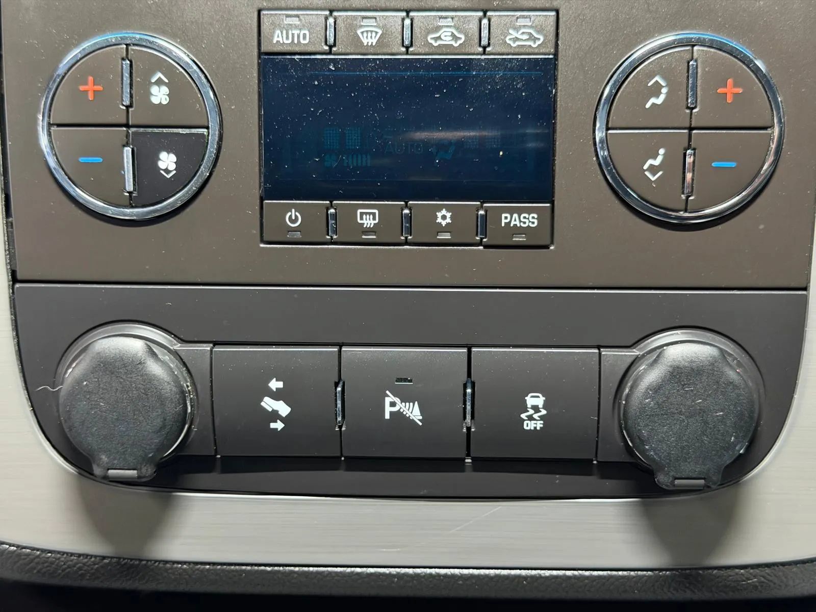 Used 2013 Chevrolet Avalanche LT w/ Suspension Package, Off-Road AWD/4WD image 34