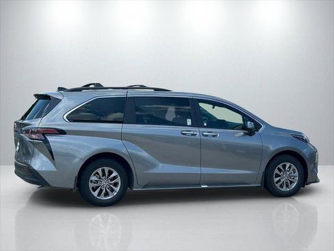 Certified 2026 Toyota Sienna XLE FWD image 4