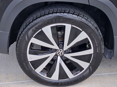 Used 2023 Volkswagen Taos SE image 10