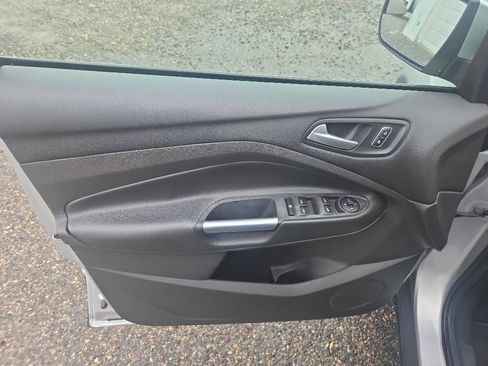 Used 2015 Ford Escape SE w/ Equipment Group 201A image 9