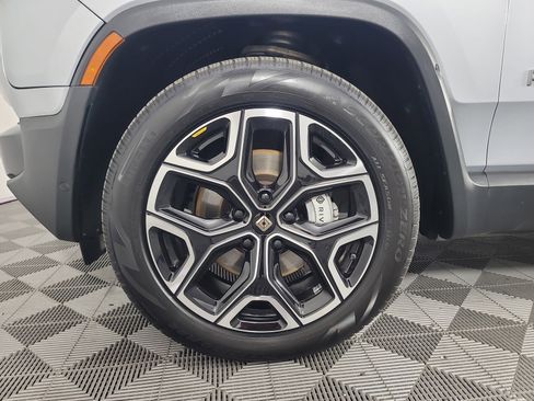 Used 2024 Rivian R1S Adventure AWD/4WD image 9
