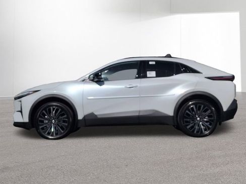 New 2026 Toyota C-HR w/ Cold Weather Package AWD/4WD image 10