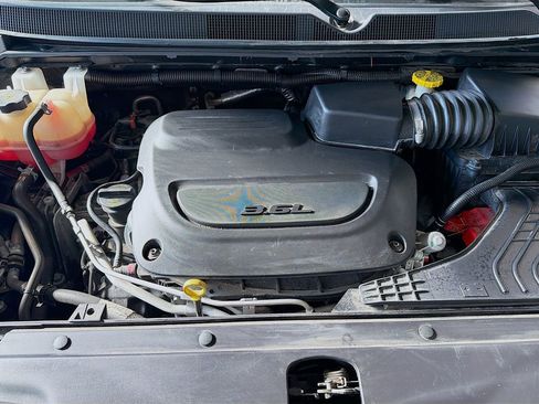 Used 2023 Chrysler Pacifica Touring-L image 32